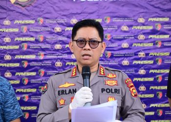 Kabid Humas Polda Jambi Kombes Pol. Erlan Munaji menyampaikan keterangan kepada awak media terkait penanganan konflik antara warga Suku Anak Dalam (SAD) dan petugas keamanan PT Sari Aditya Loka (SAL) Dok.Nahar)