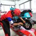 Seorang teknisi melakukan pemeriksaan sepeda motor dalam kegiatan praktik otomotif di Yamaha Engineering School (YES) Jambi. (Dok. Daus)