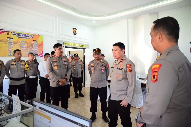 Wakapolda Jambi Brigjen Pol B. Ali saat memberikan arahan kepada personel Polres Kerinci dalam kunjungan kerja, Selasa (14/4/2026) (Dok Humas)