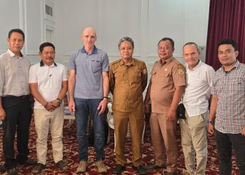 Perwakilan Pemerintah Kabupaten Tanjung Jabung Timur bersama investor asing dan tim pendamping berfoto usai pertemuan terkait penjajakan pengembangan industri kelapa terintegrasi di Tanjabtim (Dok. Daus)
