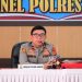 Wakapolda Jambi Brigjen Pol. B. Ali memberikan arahan kepada jajaran Polres Sarolangun saat kunjungan kerja di Mapolres Sarolangun, Rabu (15/4/2026) (Dok. Humas)