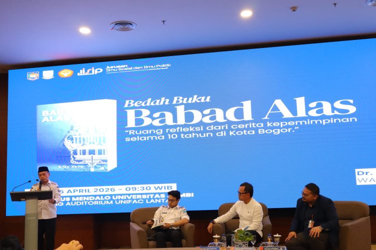 Gubernur, Al Haris menghadiri kegiatan bedah buku Babad Alas karya Wakil Menteri Dalam Negeri Bima Arya Sugiarto di Auditorium Universitas Jambi, Rabu (15/4/2026). (Dok. Erit)