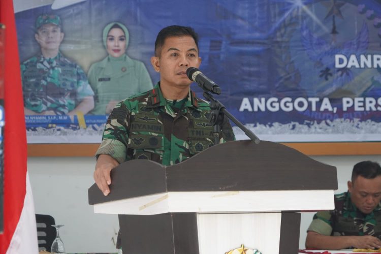 Danrem 042/Gapu Nyamin memberikan arahan kepada prajurit saat kunjungan kerja di Kodim 0419/Tanjab, Rabu (15/4/2026). (Dok. Nahar)