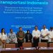 Sejumlah pengurus dan narasumber Masyarakat Transportasi Indonesia (MTI) berfoto bersama usai konferensi pers di Commuter Hall Stasiun Juanda, Jakarta Pusat, Rabu (15/4/2026) (Dok. Humas)