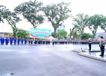 Personel Polda Jambi mengikuti Upacara Kesadaran Nasional di Lapangan Hitam Mapolda Jambi, Jumat (17/4/2026), yang dipimpin Kapolda Jambi Irjen Pol. Krisno H. Siregar. (Dok. Nahar)