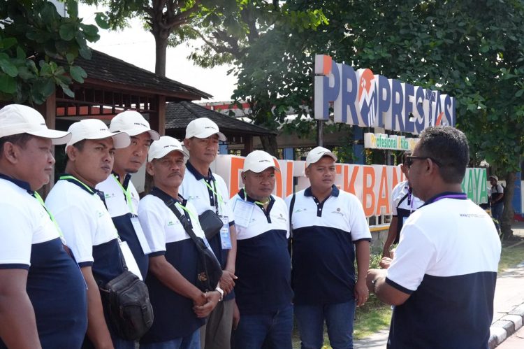 Peserta mengikuti bimbingan teknis (bimtek) safety driving yang diselenggarakan Kementerian Perhubungan di Politeknik Penerbangan Surabaya, Jawa Timur, 15–16 April 2026. (Dok, Humas)