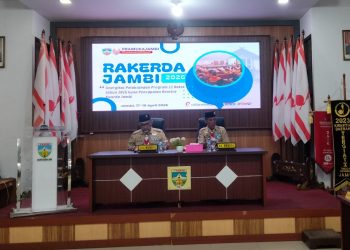 Sekda Provinsi Jambi Sudirman membuka Rapat Kerja Daerah (Rakerda) Gerakan Pramuka Jambi 2026 di Aula Maschun Sofwan Kwarda Jambi, Jumat (17/4/2026) malam, (Dok .Erit)