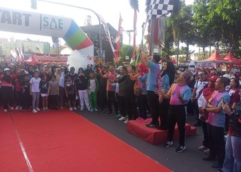 Wali Kota Blitar Syauqul Muhibbin membuka kegiatan car free day dalam rangka HUT ke-120 Kota Blitar, Minggu (19/4/2026). (Dok. Kominfo)