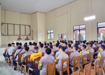 Kapolres Kepahiang memberikan arahan kepada personel untuk menggerakkan masyarakat dalam program ketahanan pangan melalui budidaya jagung. (foto:yola)