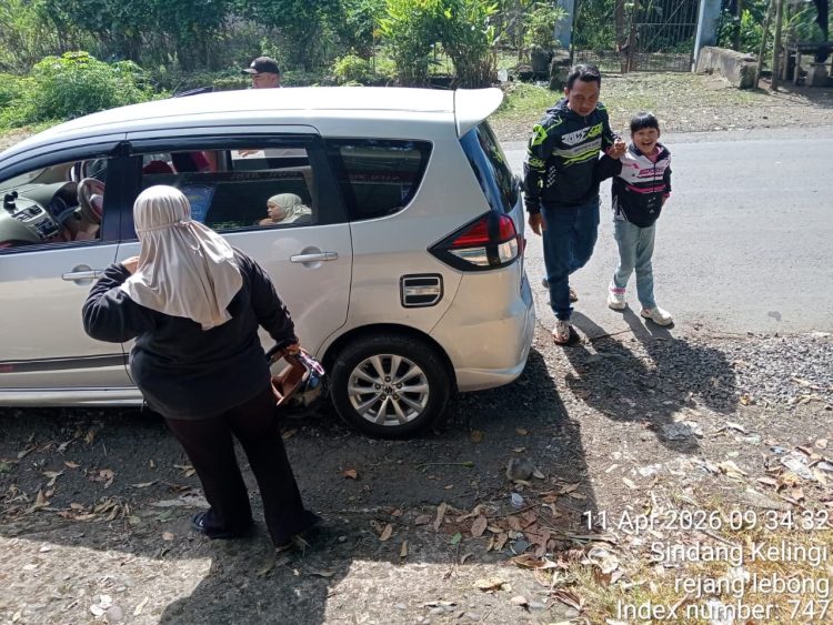 Pengendara roda dua di jalur Curup–Lubuklinggau, Sabtu (11/4/2026), (Sok. Yola)